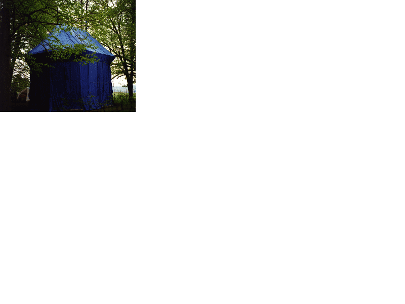 Foto von der verhüllten Kapelle
